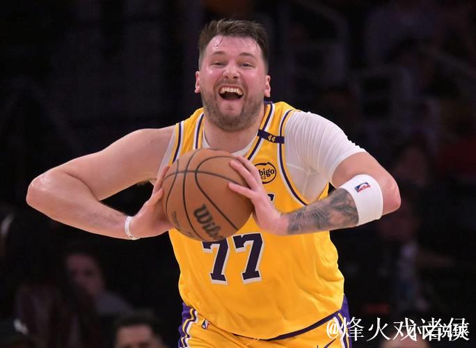 湖人获胜却遭隐忧！斯玛特故技重施，东契奇表现失控